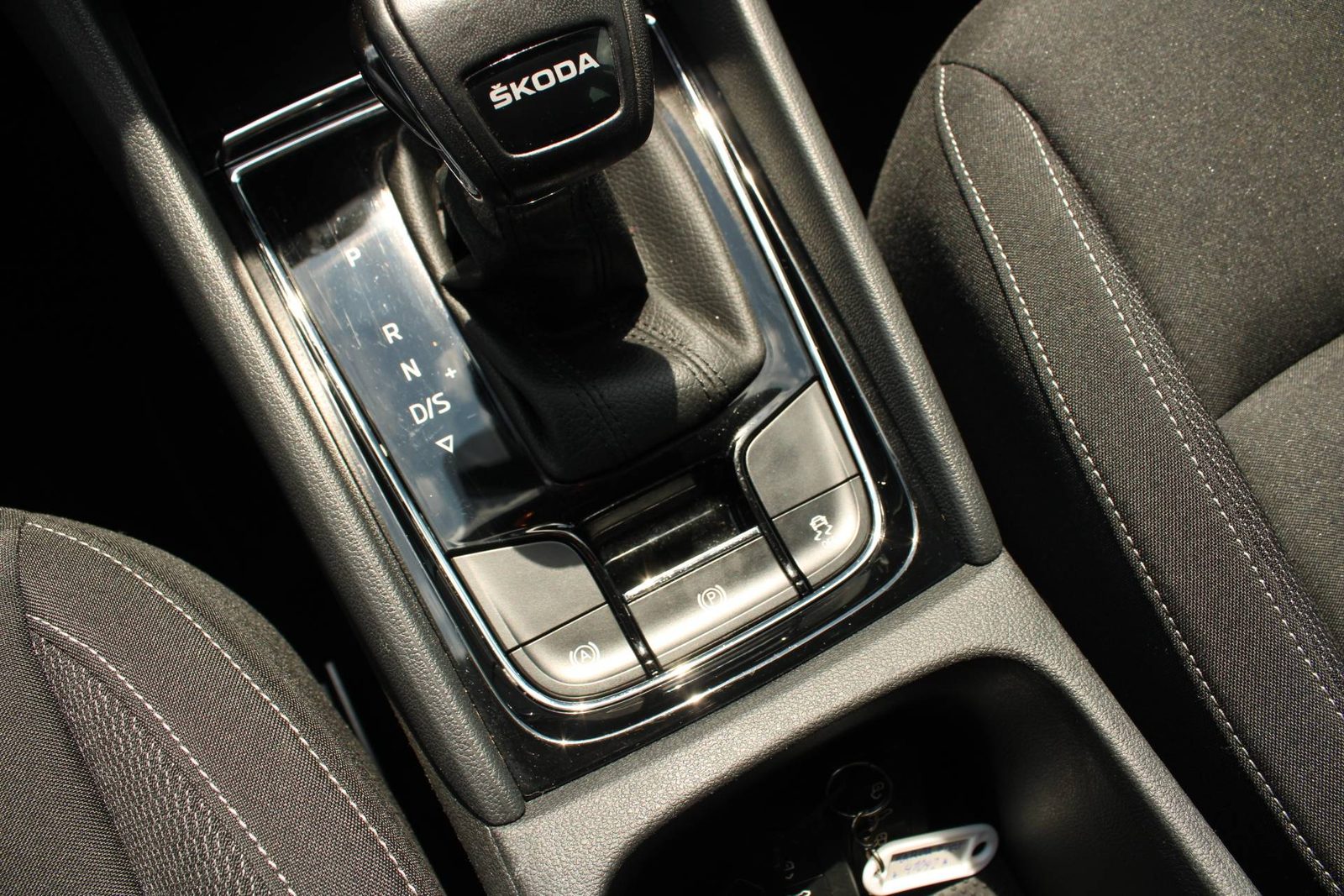 2023 Škoda Karoq — fotografija 18