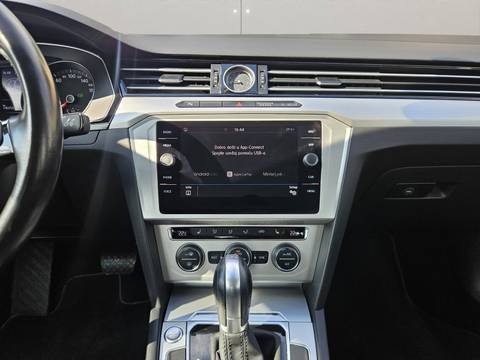 2019 Volkswagen Passat — sličica 17
