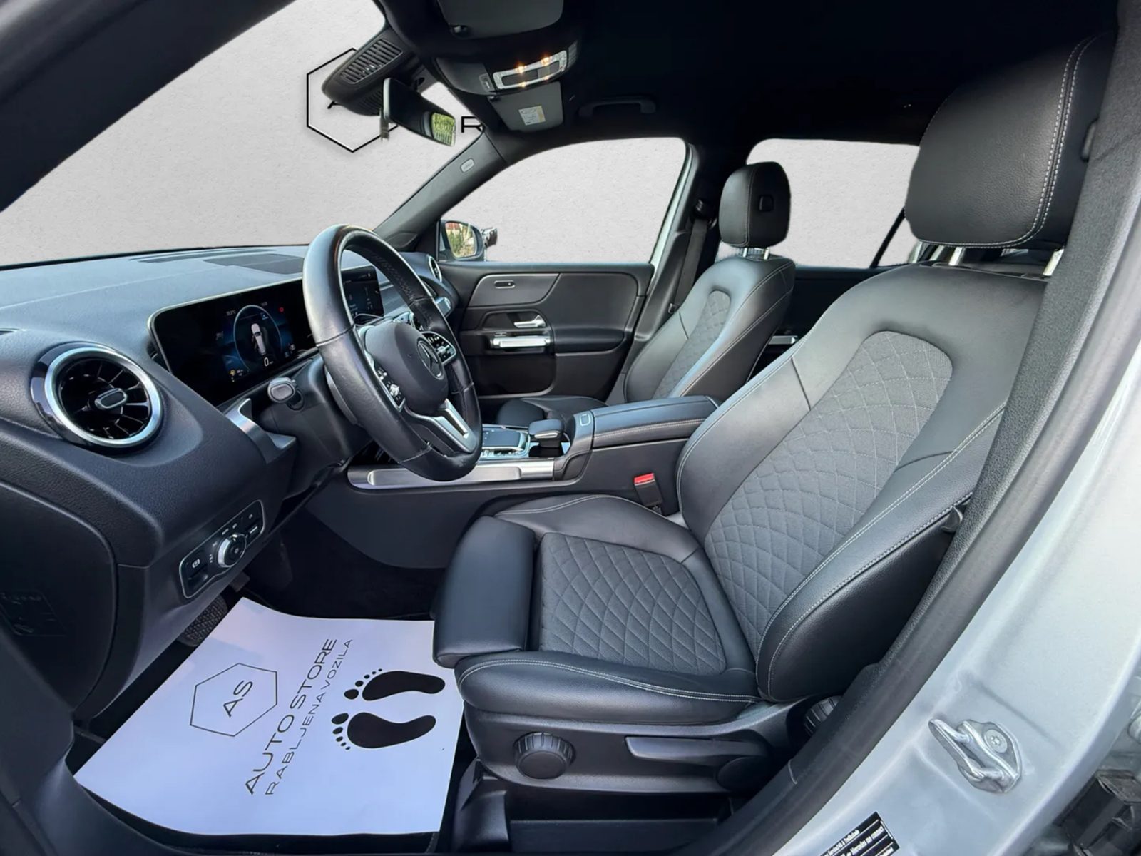 2020 Mercedes-Benz GLB Progressive — fotografija 19