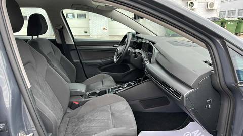 2023 Volkswagen Golf — sličica 9