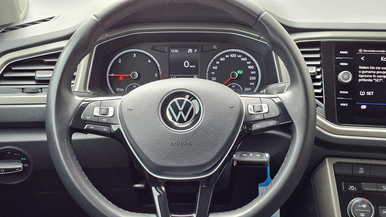 2022 Volkswagen T-Roc — fotografija 16