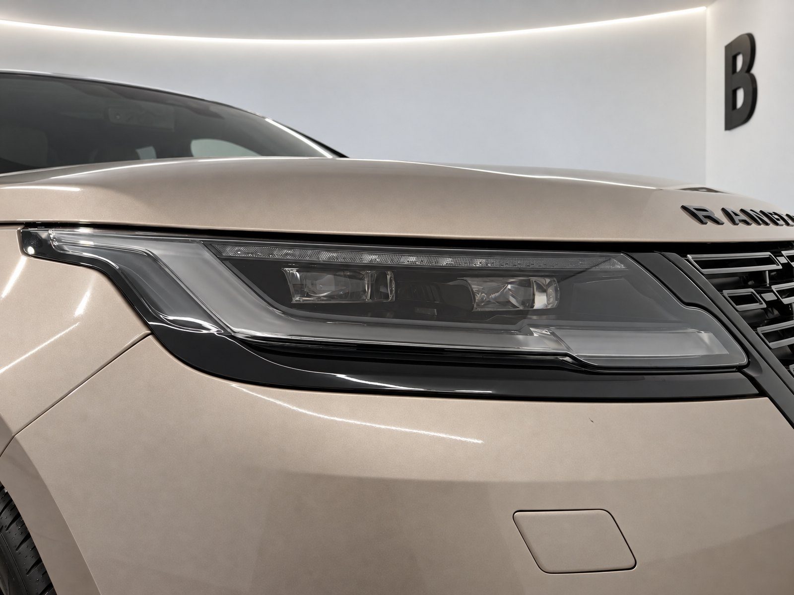 2026 Land Rover Range Rover Velar — fotografija 9
