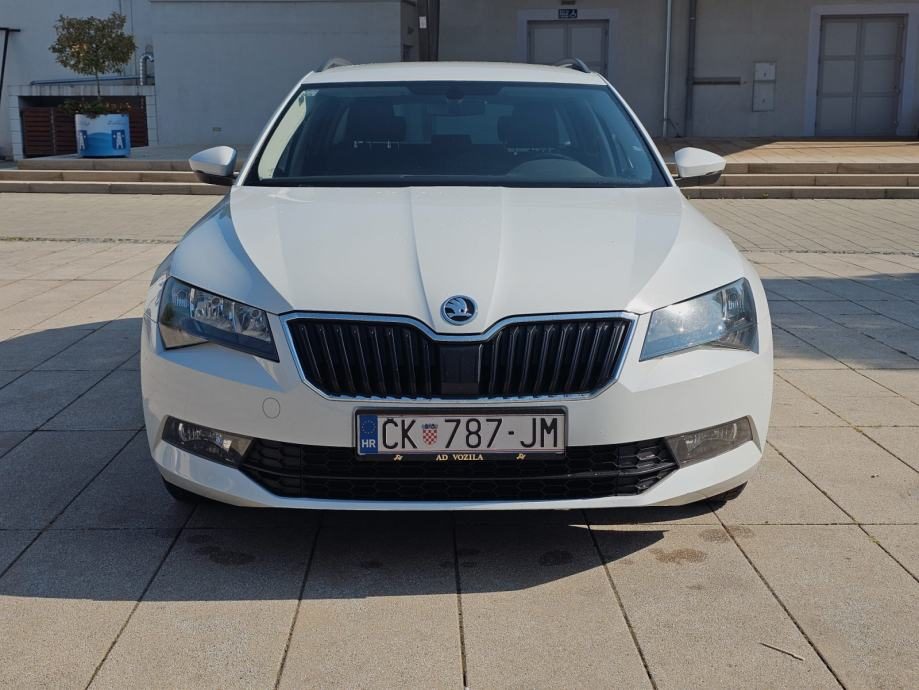 2016 Škoda Superb — fotografija 8
