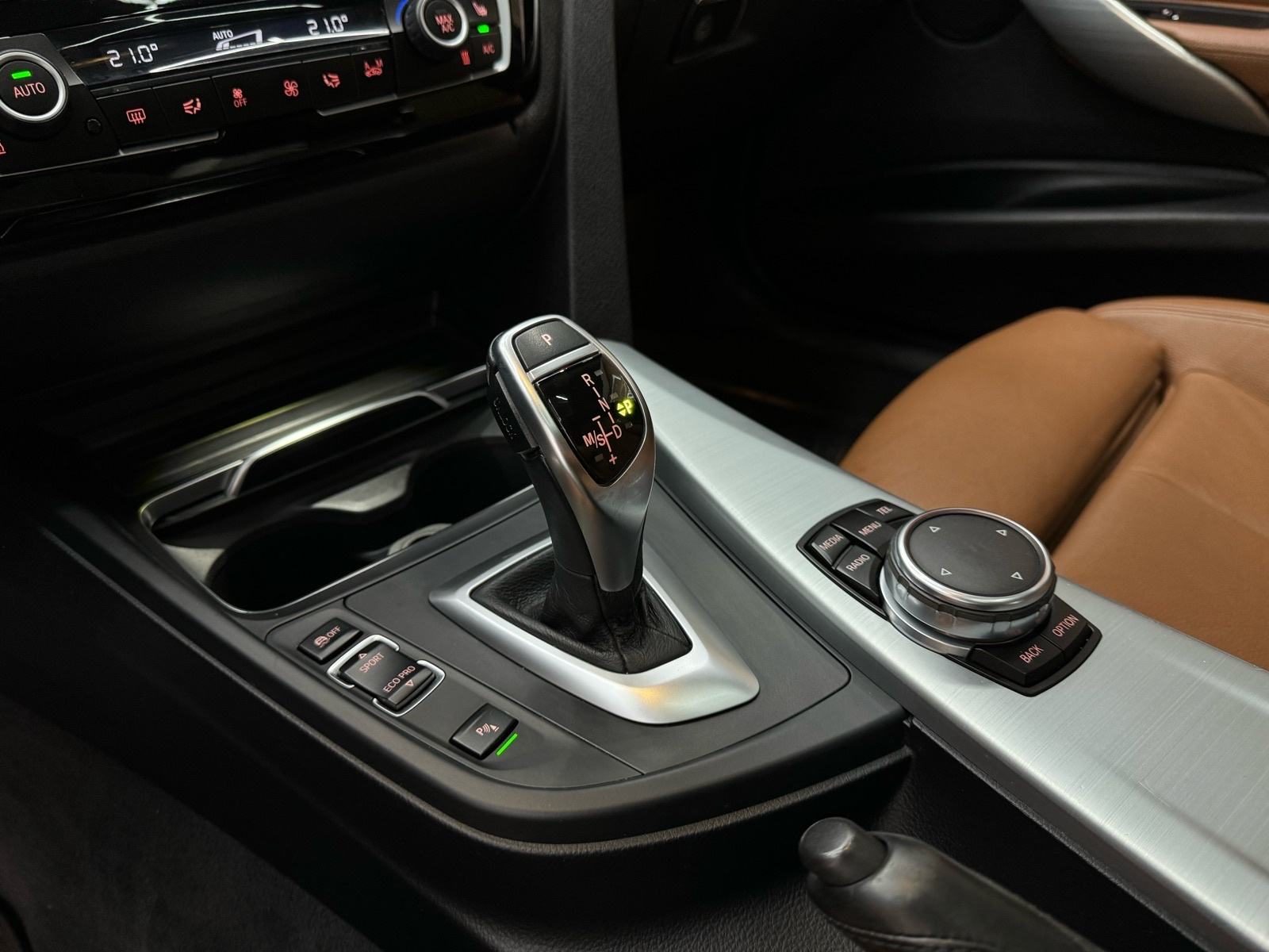 2016 BMW Serija 3 — fotografija 12