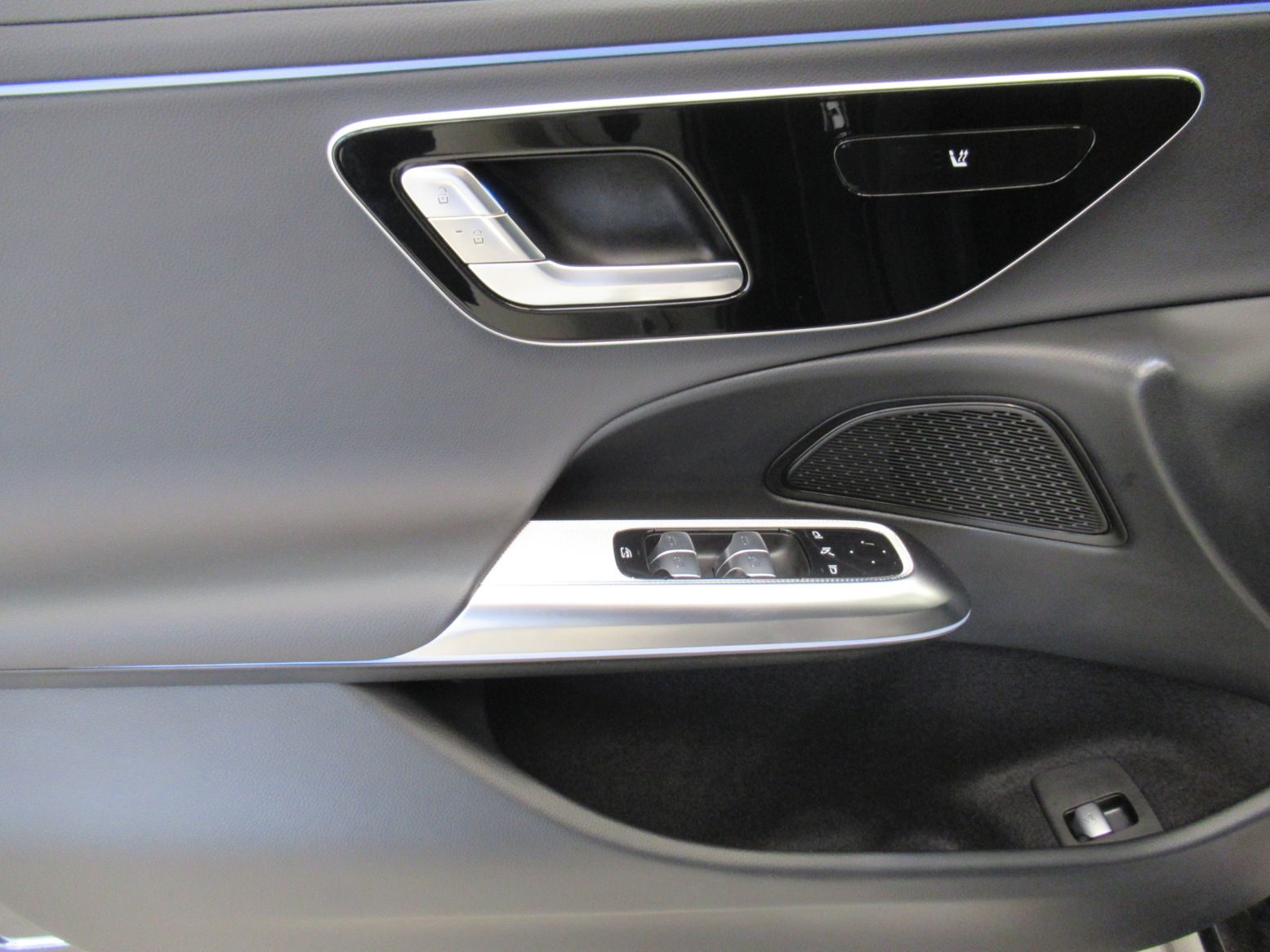 2025 Mercedes-Benz E-klasa Avantgarde — fotografija 16