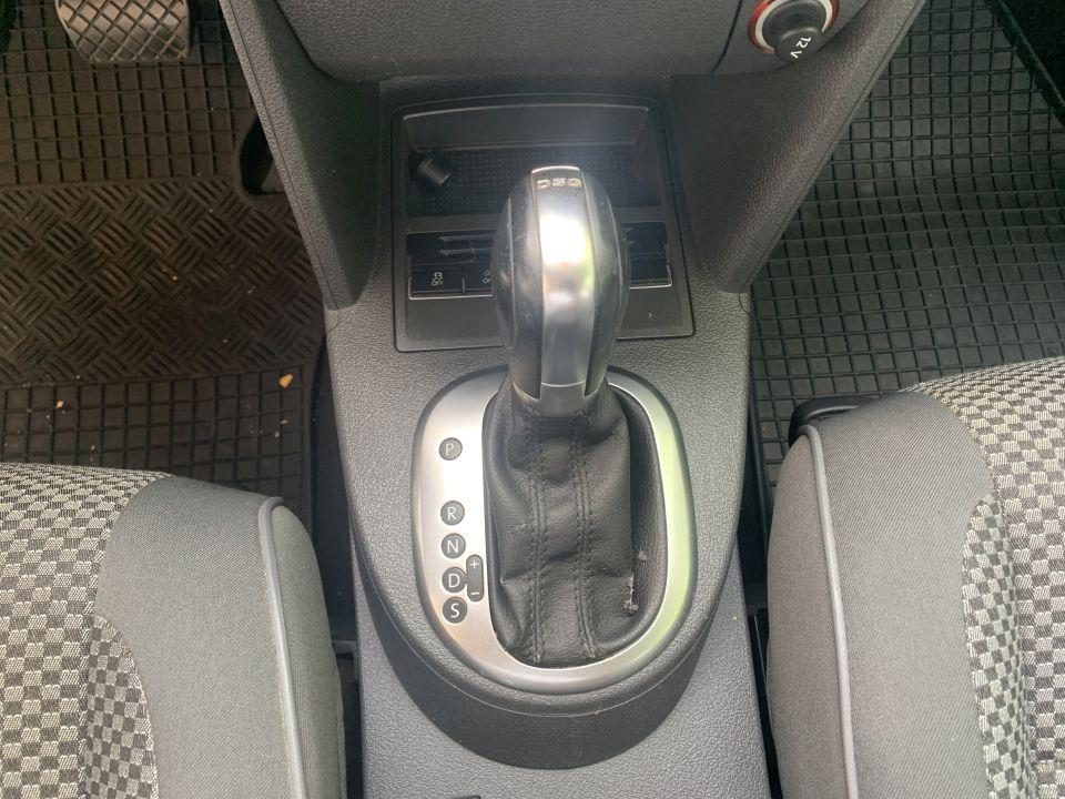 2013 Volkswagen Touran — fotografija 25