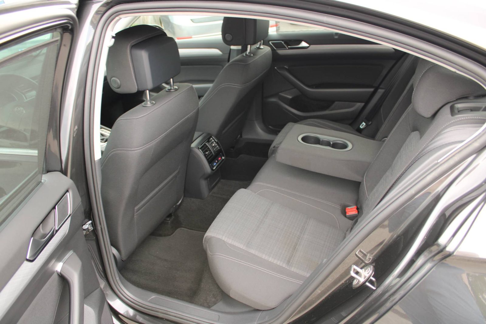 2021 Volkswagen Passat — fotografija 10