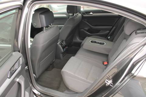 2021 Volkswagen Passat — sličica 10