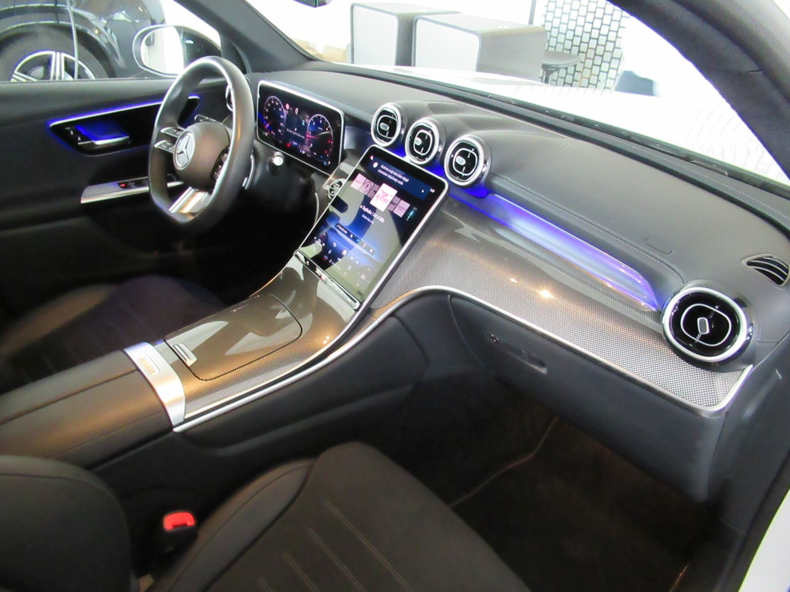 2025 Mercedes-Benz GLC — fotografija 10