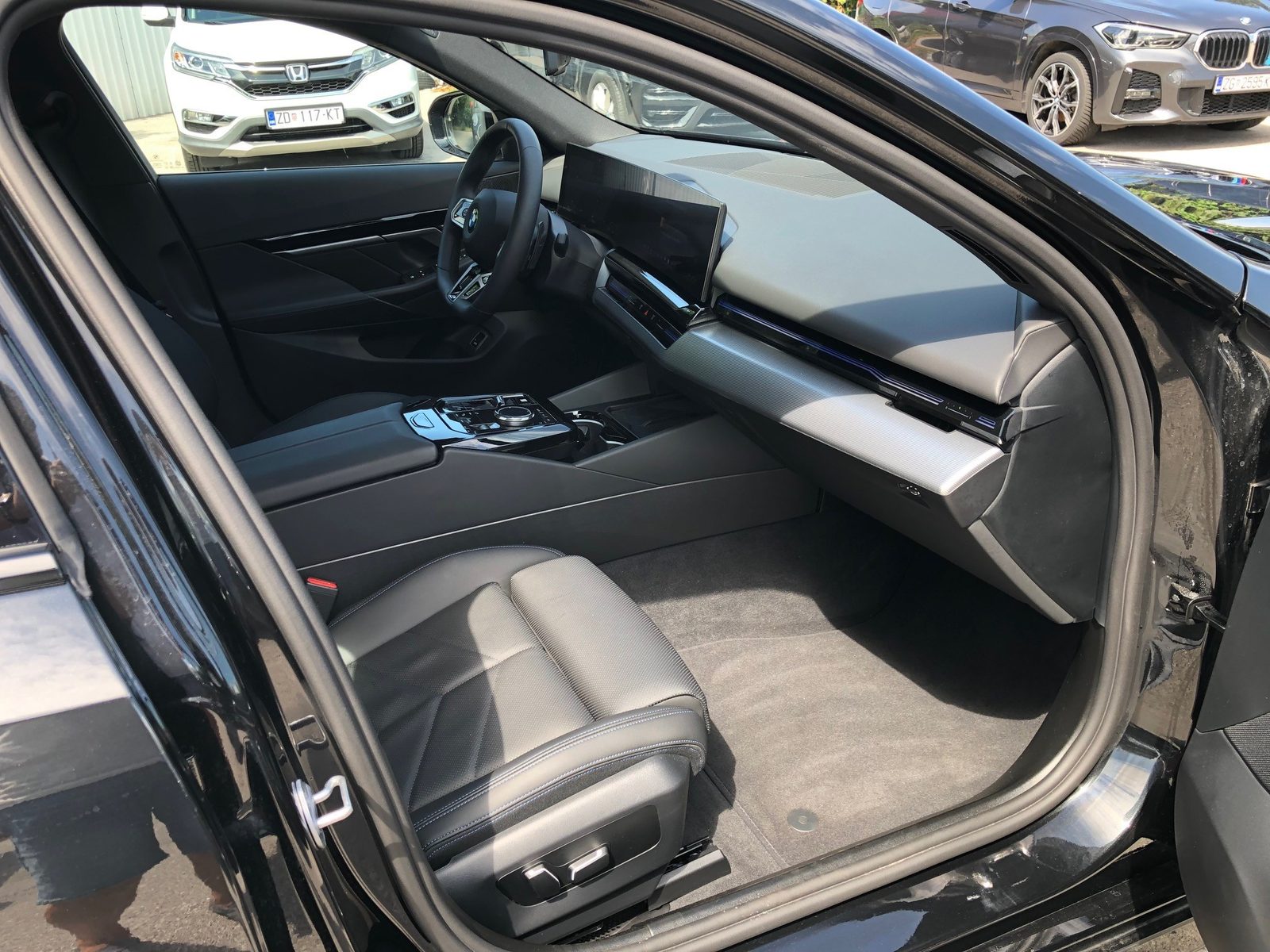 2025 BMW Serija 5 — fotografija 3