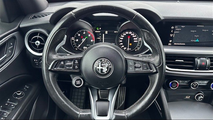2022 Alfa Romeo Stelvio — fotografija 11