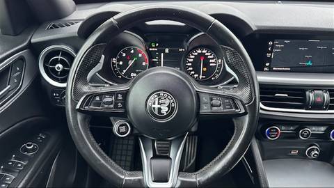 2022 Alfa Romeo Stelvio — sličica 11