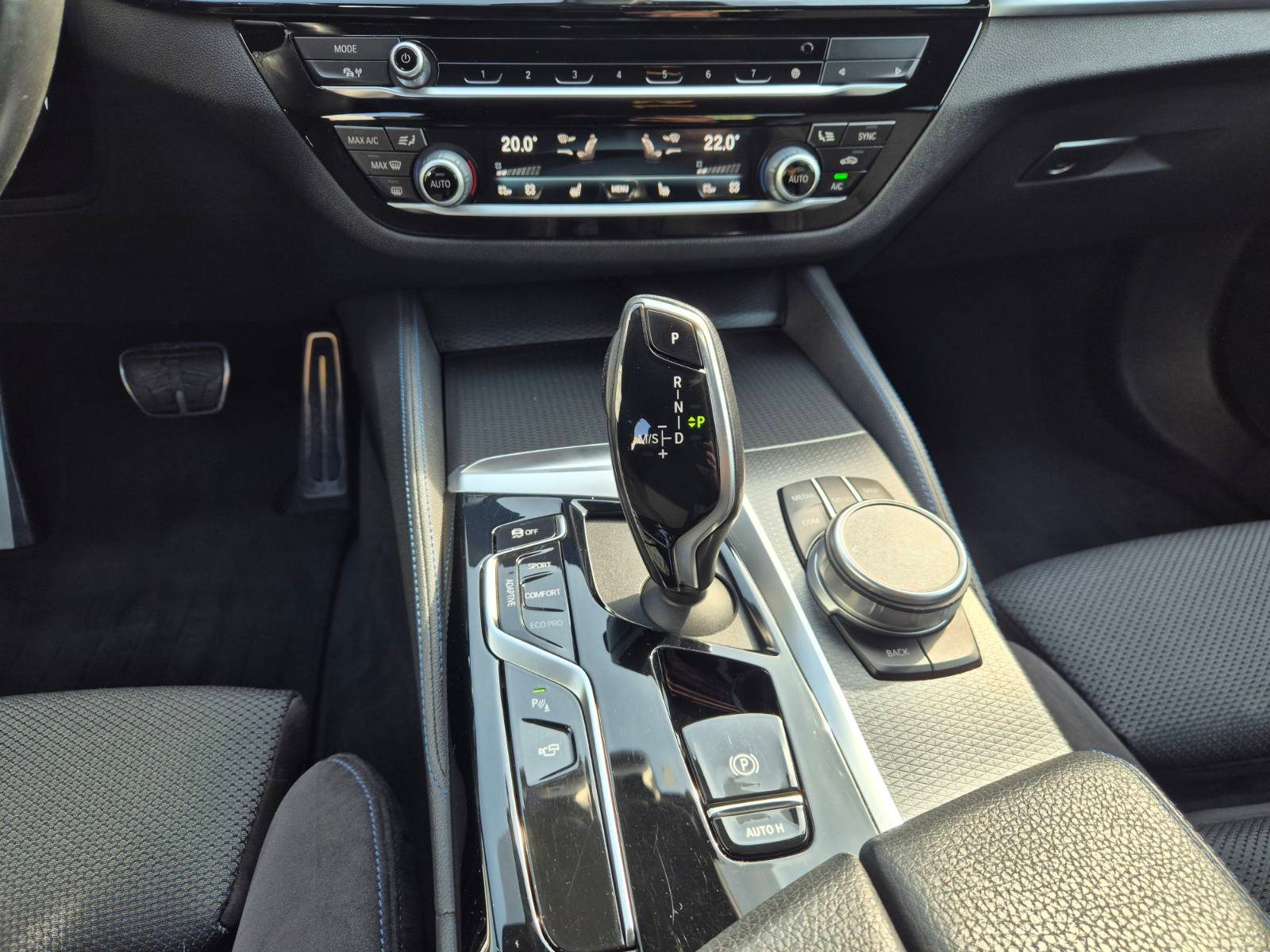 2020 BMW Serija 5 M Sport — fotografija 20