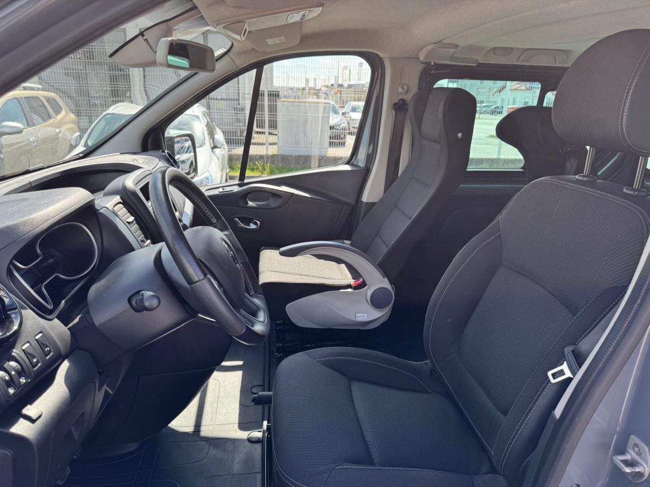 2020 Renault Trafic — fotografija 10