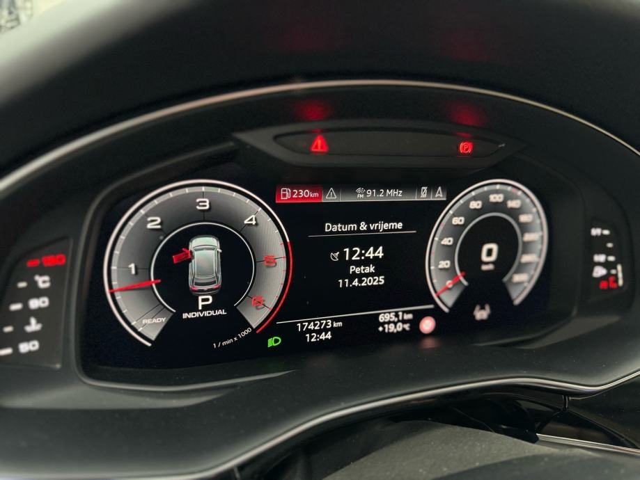 2019 Audi Q8 — fotografija 10