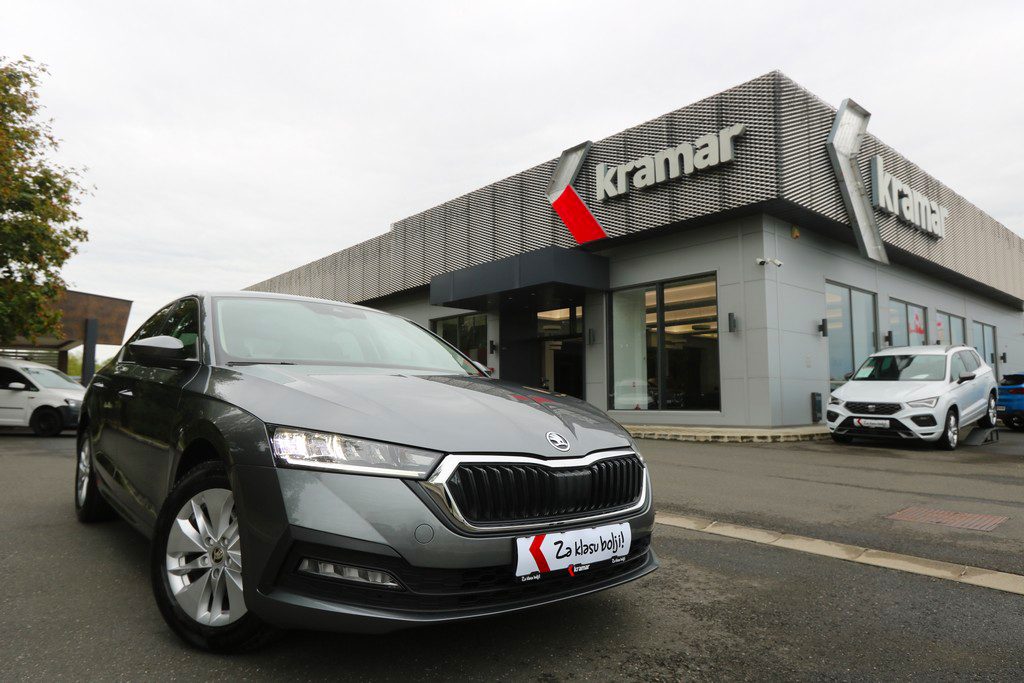 2022 Škoda Octavia — fotografija 18