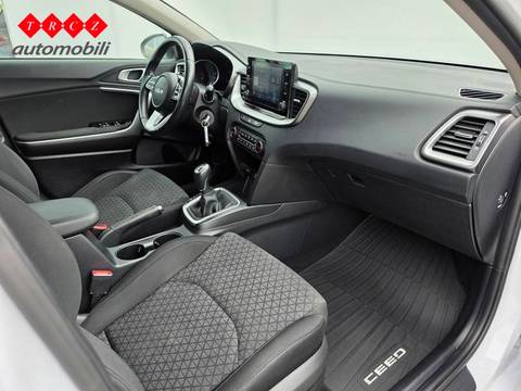 2022 Kia Ceed — sličica 6