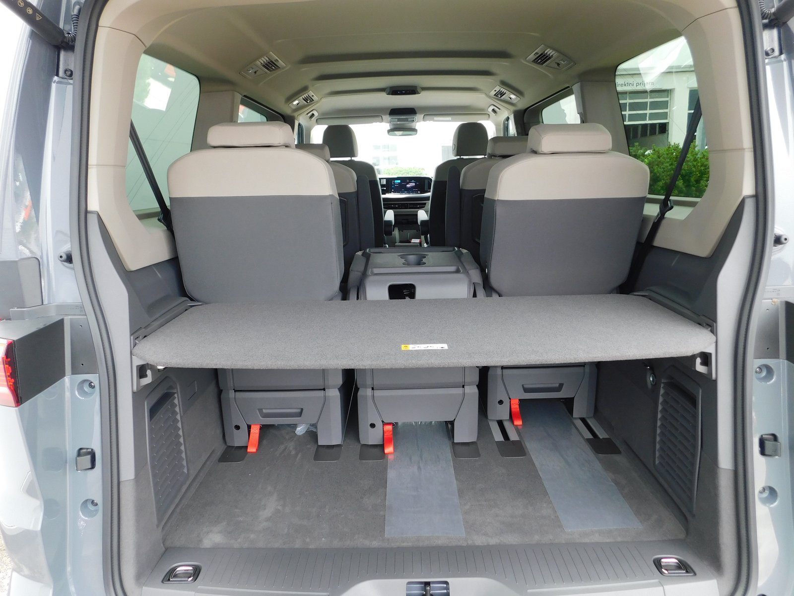 2025 Volkswagen Multivan — fotografija 16