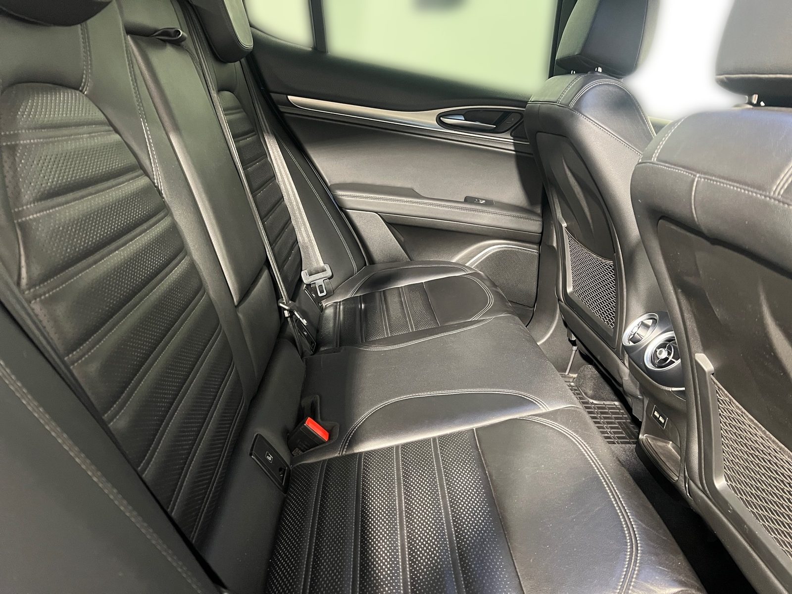 2021 Alfa Romeo Stelvio — fotografija 20