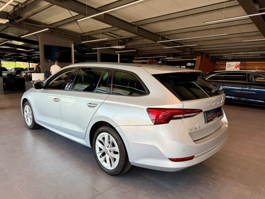 2022 Škoda Octavia Combi — fotografija 5