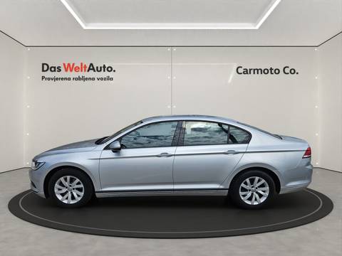 2019 Volkswagen Passat — sličica 2