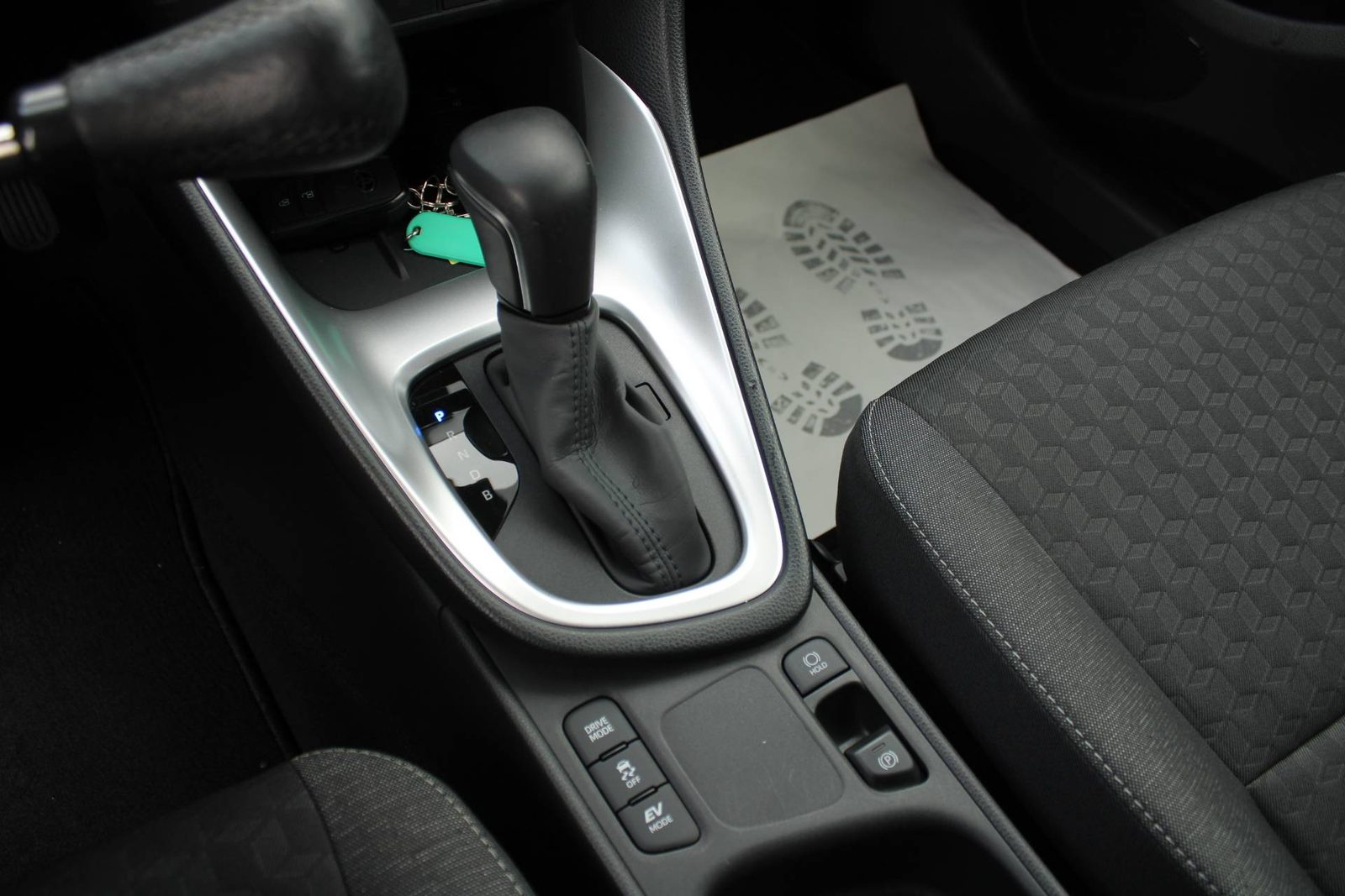 2024 Toyota Yaris — fotografija 18