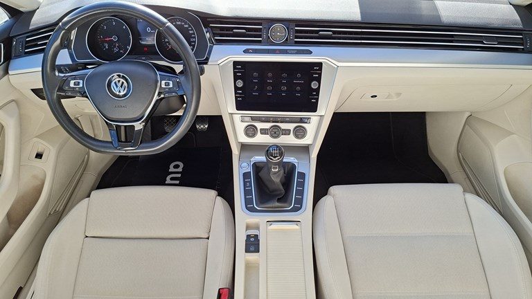2019 Volkswagen Passat — fotografija 4