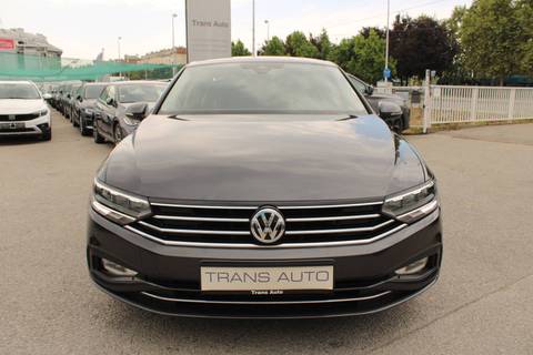 2021 Volkswagen Passat — sličica 2