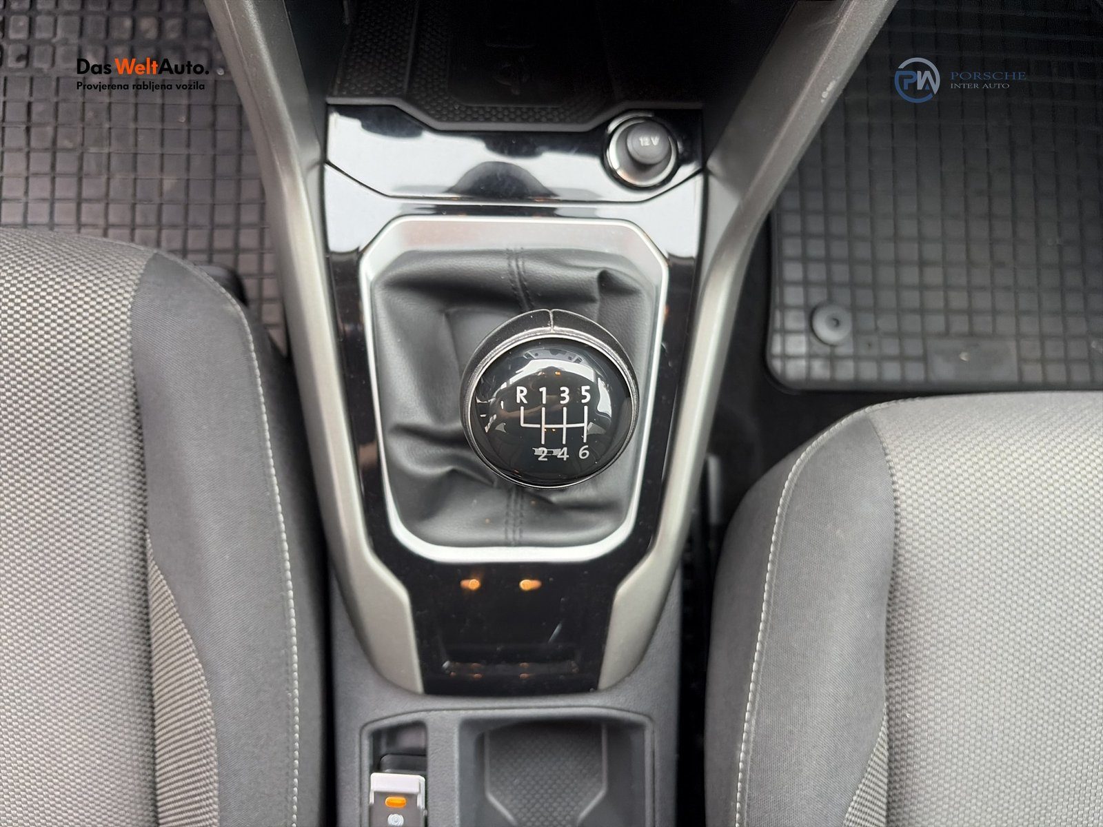 2020 Volkswagen T-Roc — fotografija 16