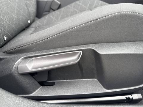 2024 Volkswagen Golf — sličica 23