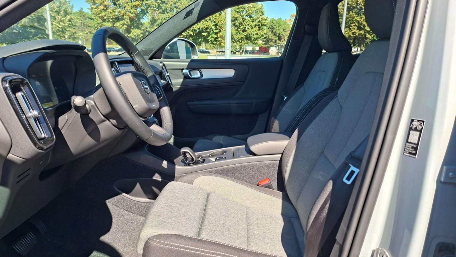 2026 Volvo XC40 — fotografija 3