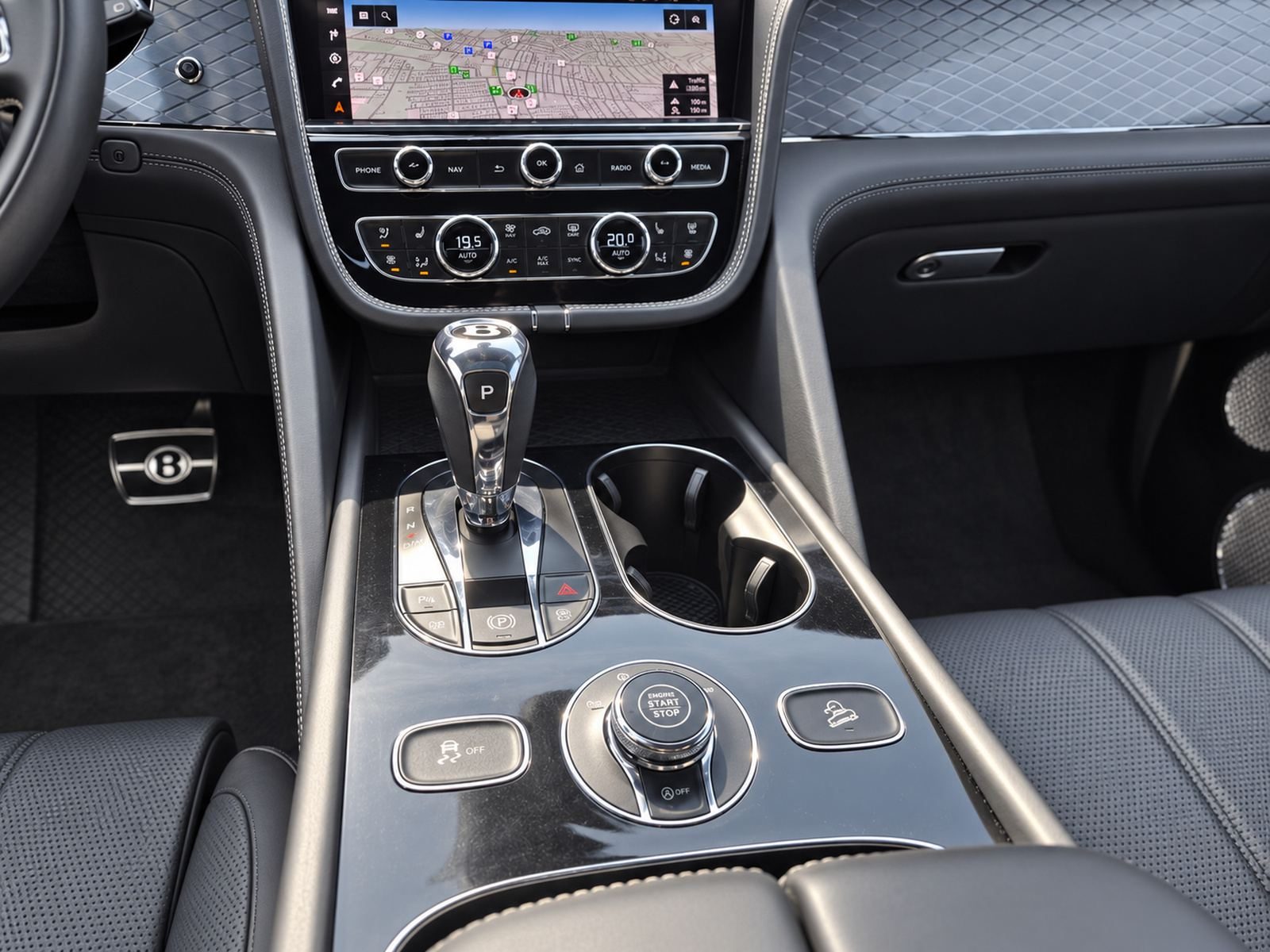2020 Bentley Bentayga — fotografija 17