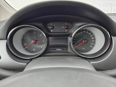 2018 Opel Astra — sličica 12