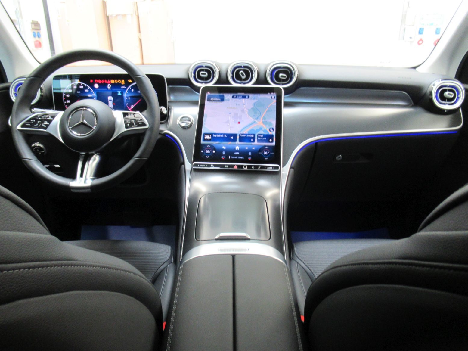 2025 Mercedes-Benz GLC Avantgarde — fotografija 12