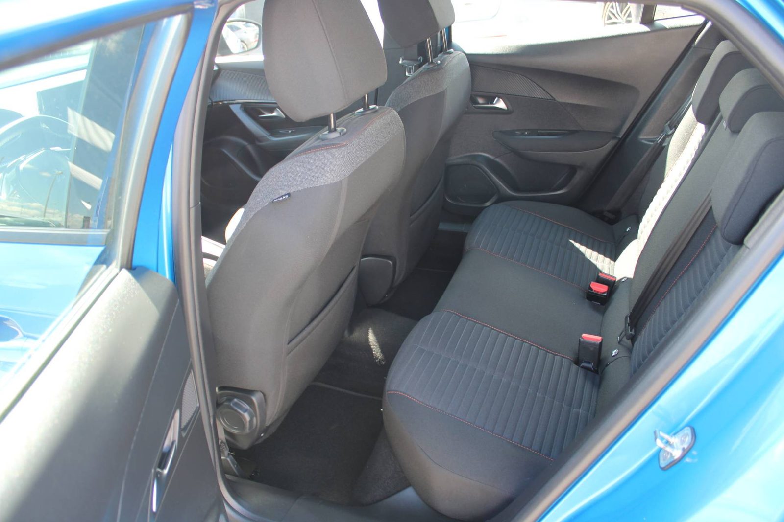 2023 Peugeot 2008 — fotografija 12