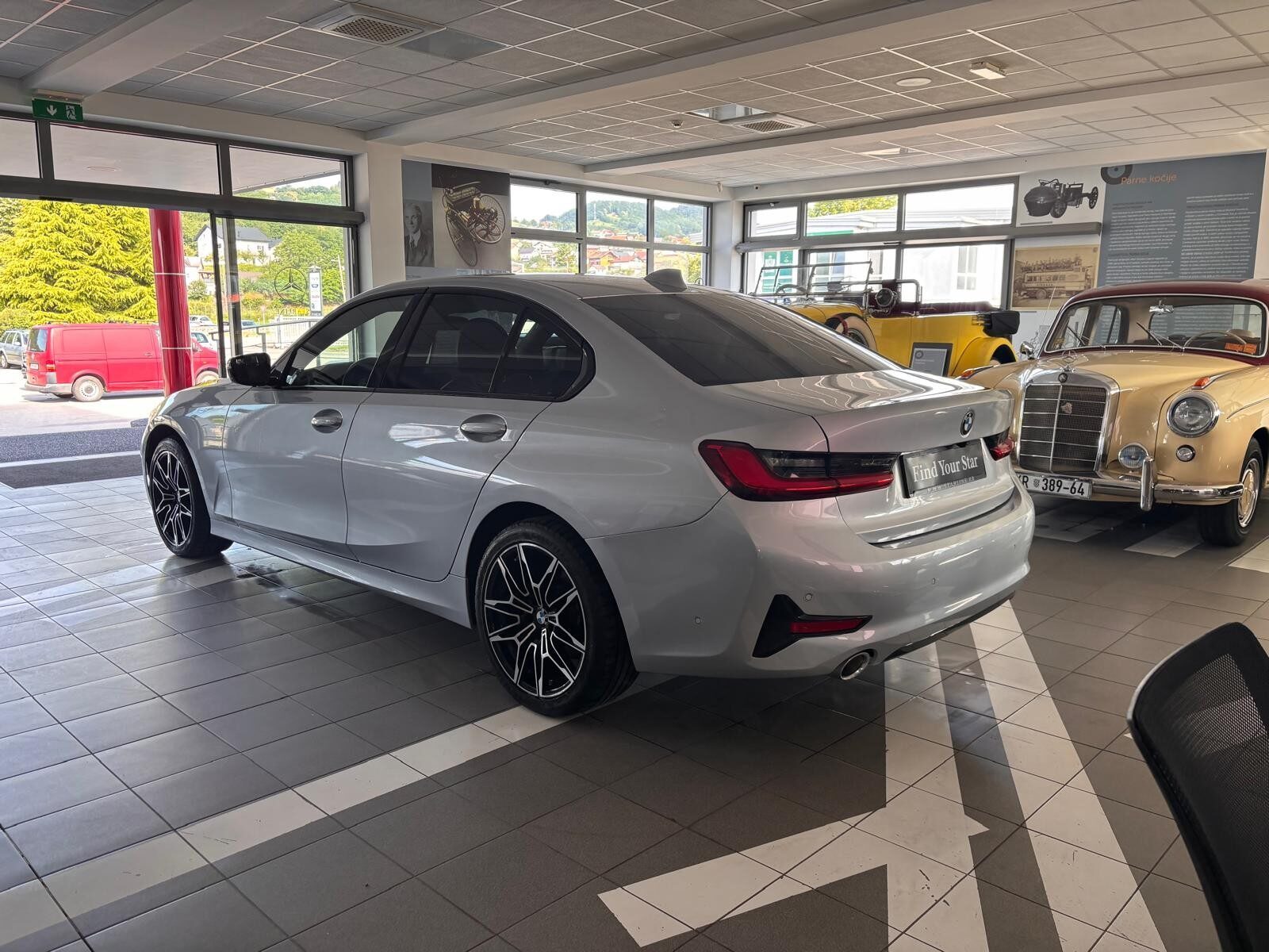 2020 BMW Serija 3 Sport Line — fotografija 9