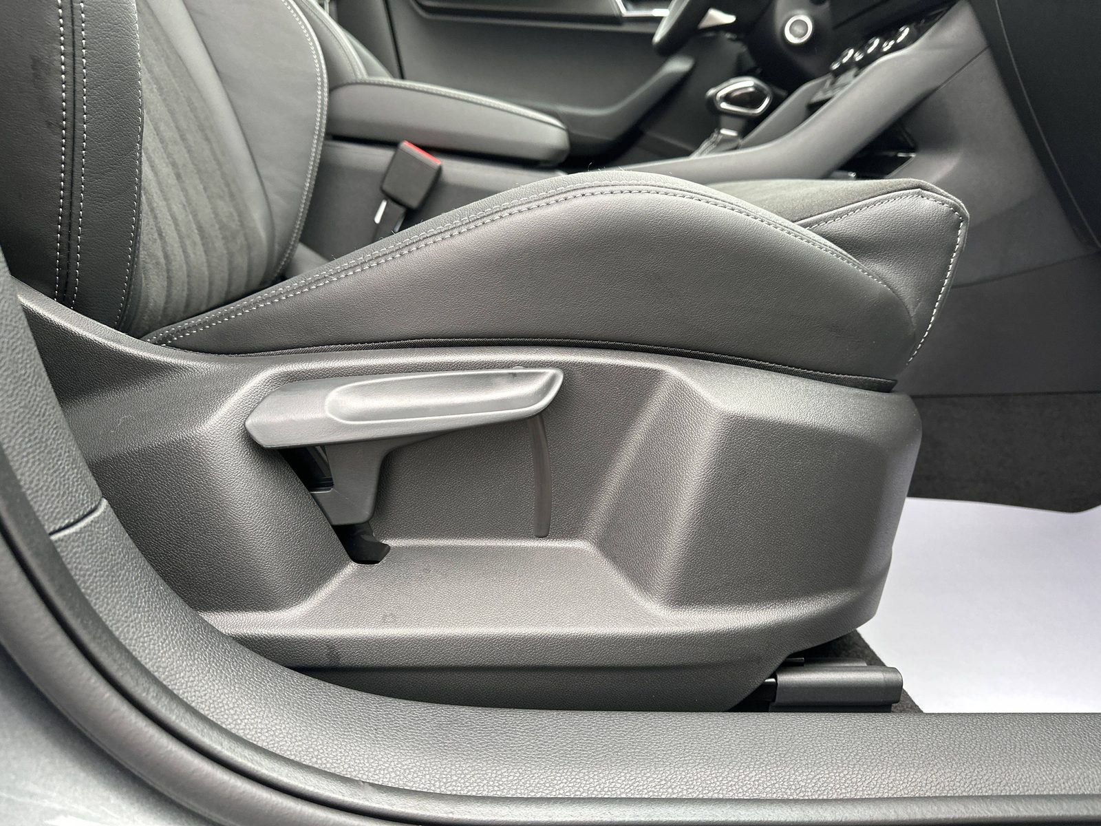 2025 Škoda Karoq — fotografija 29