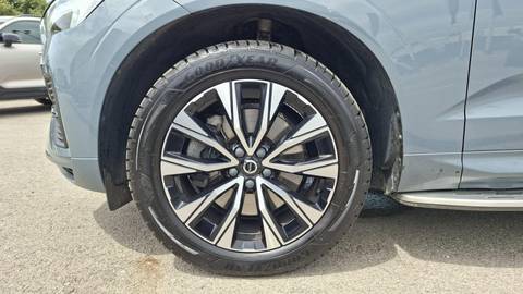 2023 Volvo XC60 — sličica 2