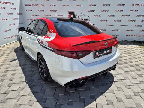2017 Alfa Romeo Giulia — sličica 6