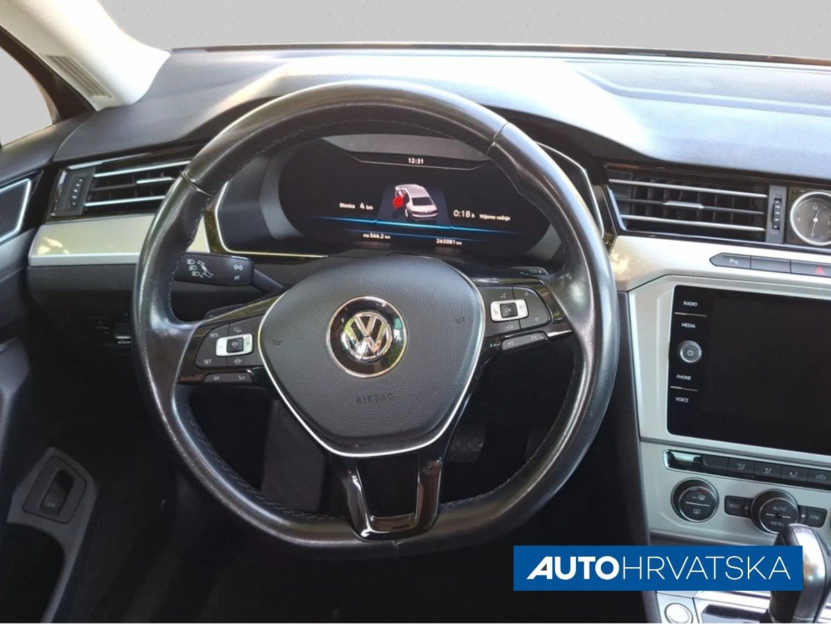2019 Volkswagen Passat — fotografija 11