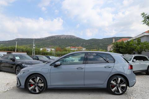 2021 Volkswagen Golf — sličica 3