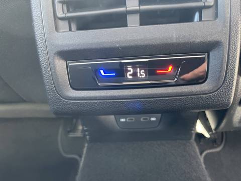2023 Volkswagen Golf — sličica 21