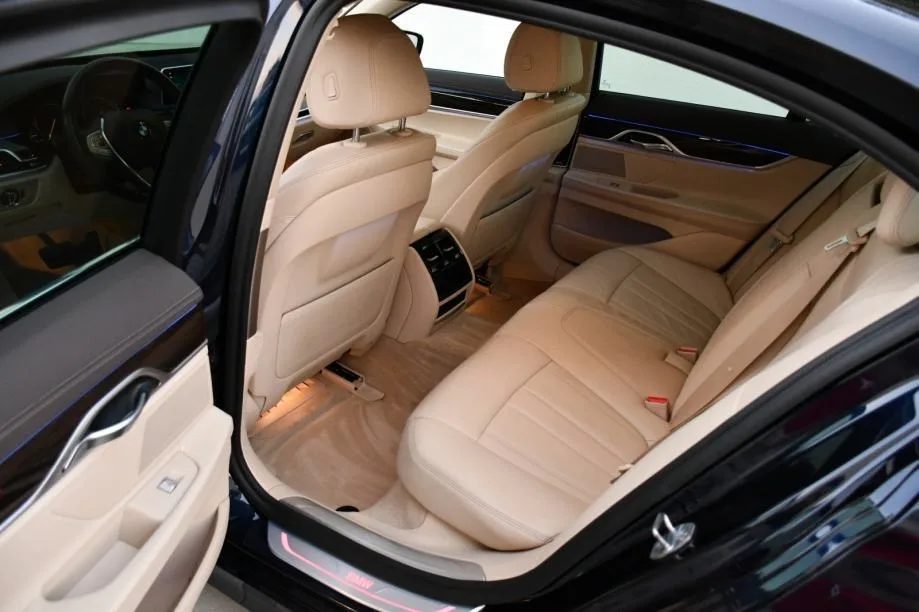 2017 BMW Serija 7 — fotografija 17