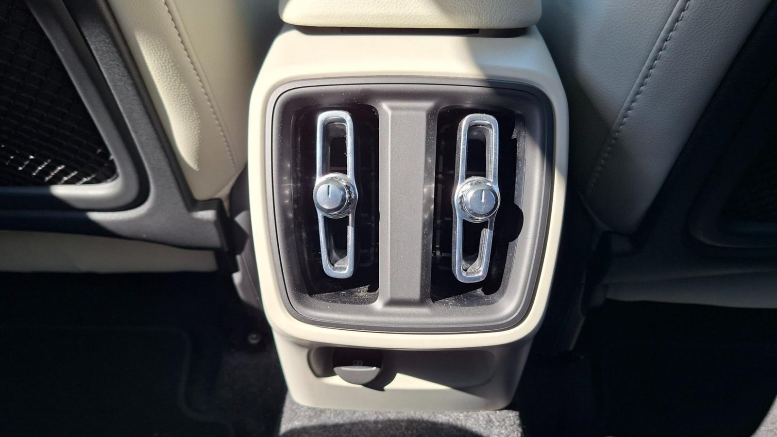 2026 Volvo XC40 — fotografija 11