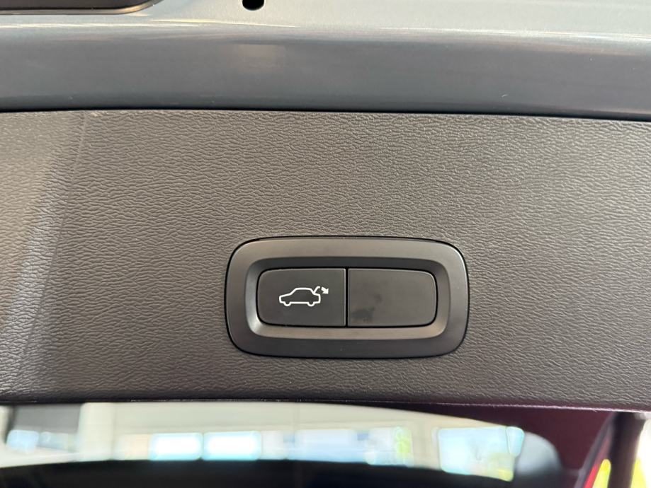 2020 Volvo XC40 — fotografija 17