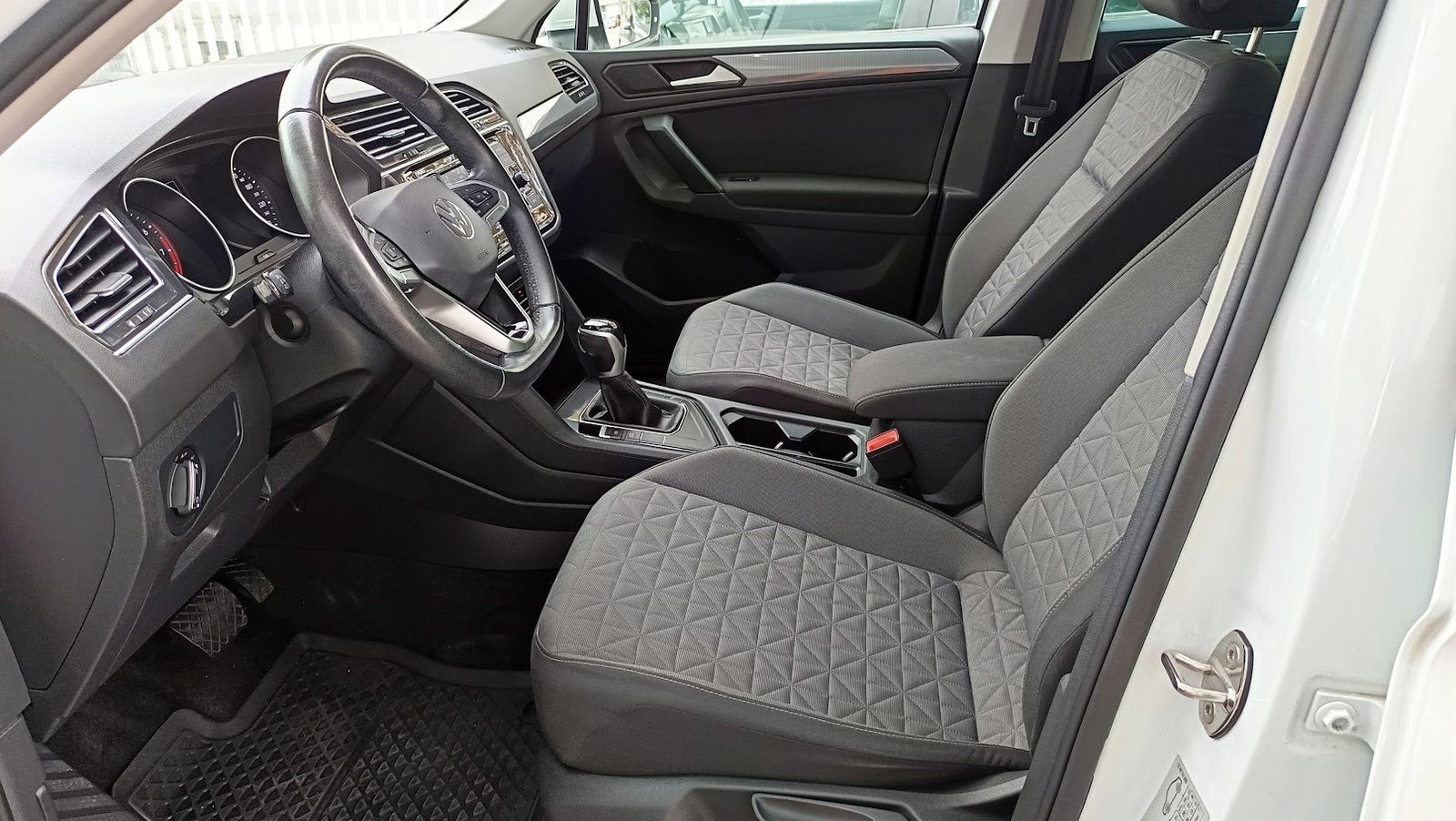 2022 Volkswagen Tiguan — fotografija 9