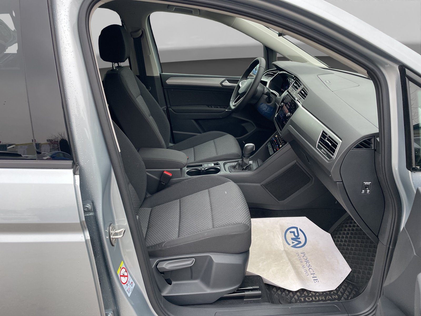 2026 Volkswagen Touran R-Line — fotografija 16