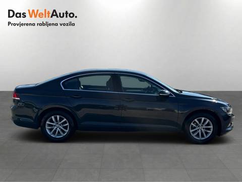 2017 Volkswagen Passat — sličica 6