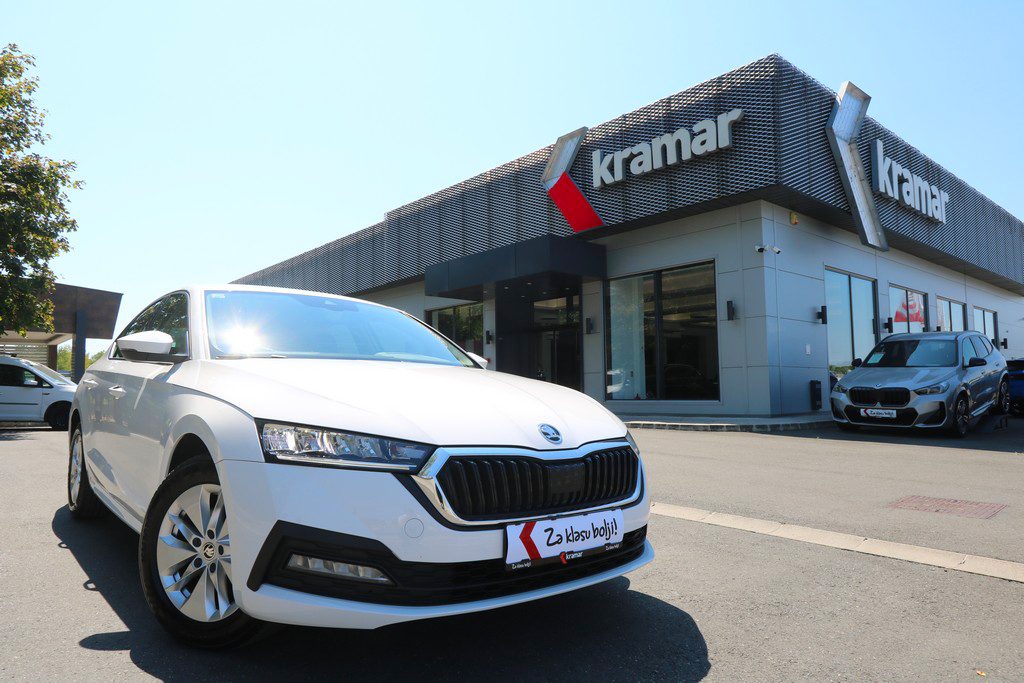 2022 Škoda Octavia — fotografija 18