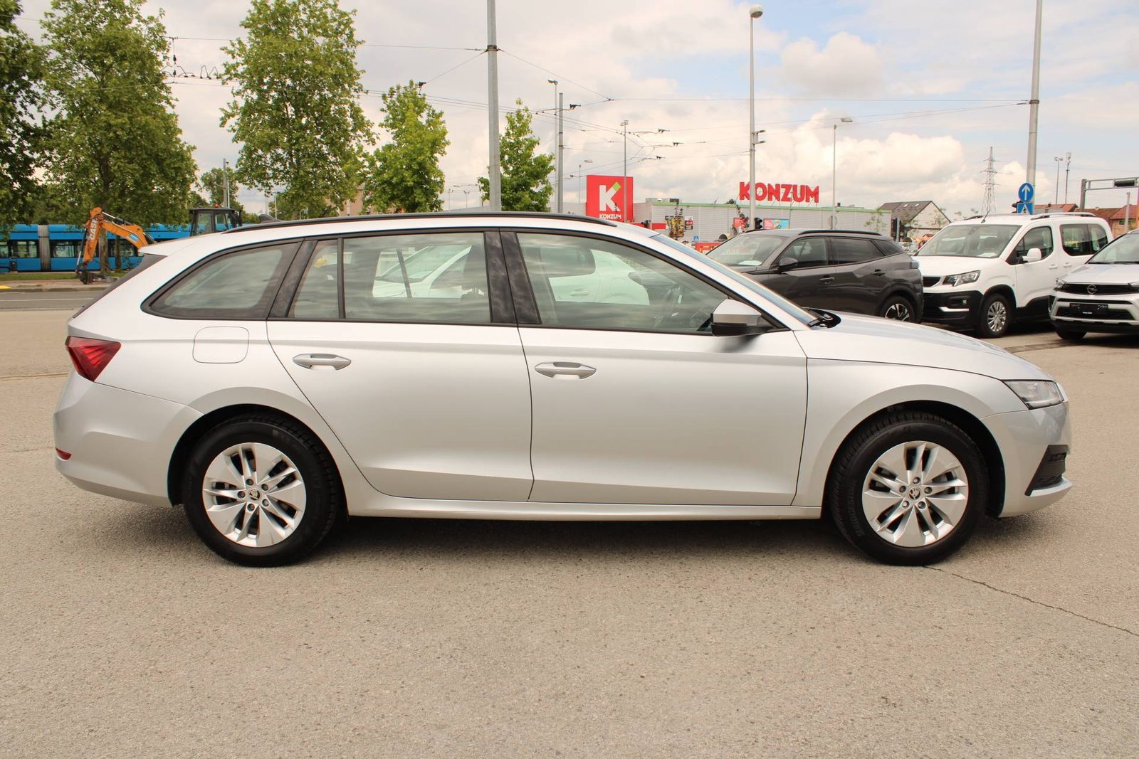2022 Škoda Octavia Combi — fotografija 4
